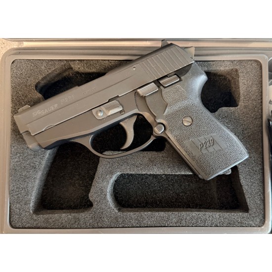 USED SIG SAUER P239 40 cal  (357 SIG convertible but bbl not included)