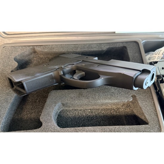 USED SIG SAUER P239 40 cal  (357 SIG convertible but bbl not included)